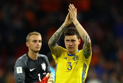 Lindelof nhận mưa gạch đá vì mắc lỗi ngớ ngẩn trước Hà Lan