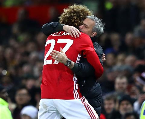 Mourinho đích thân thuyết phục Fellaini ở lại