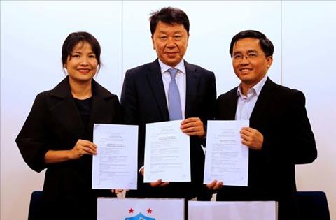 Tân GĐKT Chung Hae Seong: Đi ra ngõ là ... gặp núi