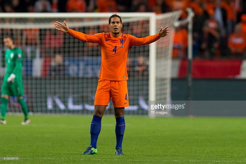 Van Dijk sẽ không bị sao nhãng khi đối đầu Liverpool