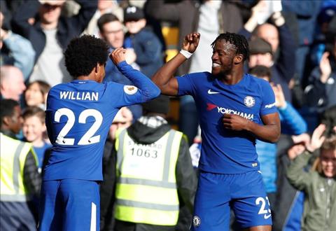 Batshuayi lập cú đúp, Conte vẫn chưa hài lòng