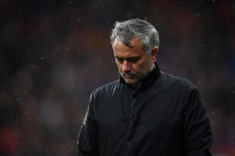 Mourinho nên ít đấu võ mồm thôi