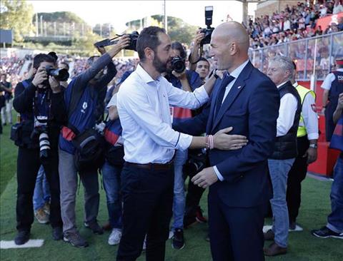 HLV Zidane than troi sau that bai soc tren dat Catalonia hinh anh