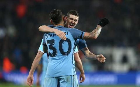 Man City bay cao: Phải cảm ơn Stones và Otamendi