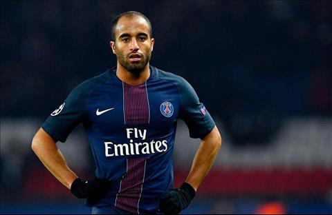 PSG moi chao Chelsea mua tien ve Lucas Moura hinh anh