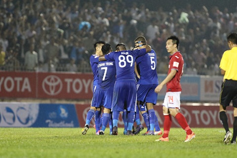 Thua Quảng Nam, Phan Thanh Hùng đầu hàng trong cuộc đua vô địch