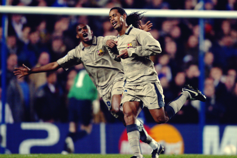 Ronaldinho và cú lắc hông ở Stamford Bridge