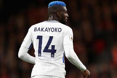 Bỏ mặc các ông lớn, ‘bom xịt’ quyết bám trụ ở lại Chelsea