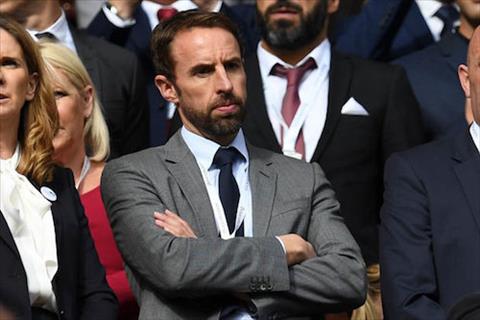 HLV tuyển Anh cấm các cầu thủ ăn chocolate