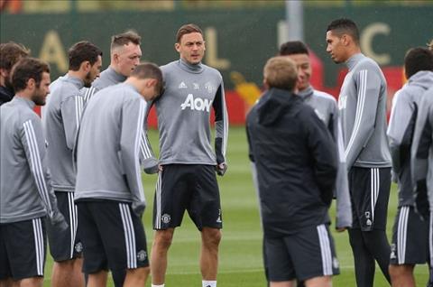 HLV Mourinho ra quyết định khiến toàn bộ thành viên M.U ngao ngán