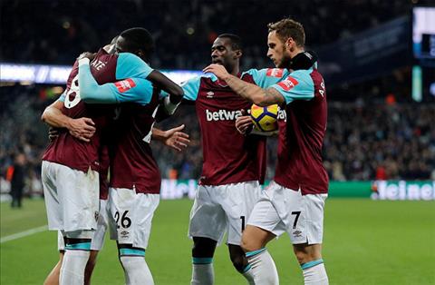 West Ham 1-1 Leicester: Điểm đầu tiên của David Moyes