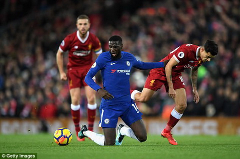 Tiemoue Bakayoko mac loi chinh trong ban thua cua Chelsea.