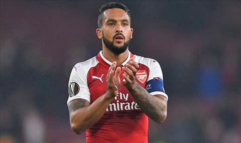 Everton sap co tien dao Theo Walcott hinh anh