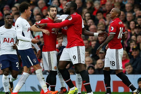 Muốn yên ổn trên tuyển, sao M.U buộc phải làm hòa với đàn em