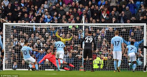 Dư âm Man City 3-1 Arsenal: Điểm 10 cho Fernandinho