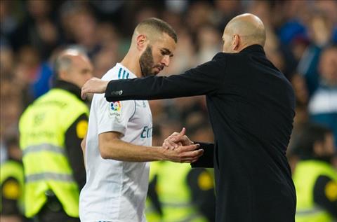 Real muốn đổi Benzema lấy Bellerin
