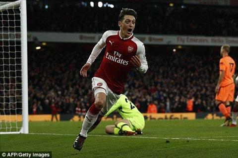 Tien ve Mesut Ozil thuc su quan trong voi Arsenal hinh anh