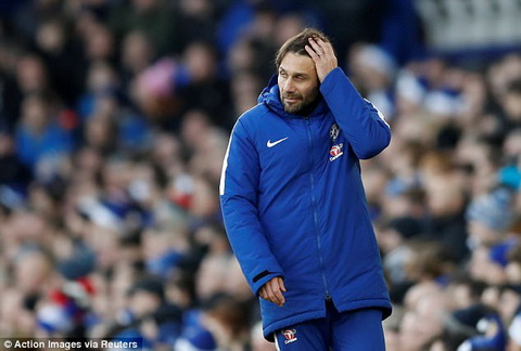 Eden Hazard sắm vai số 9 ảo: Sự cứng nhắc của Antonio Conte