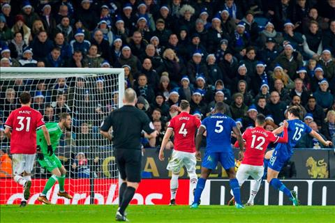 Smalling bị chỉ trích sau trận hòa Leicester