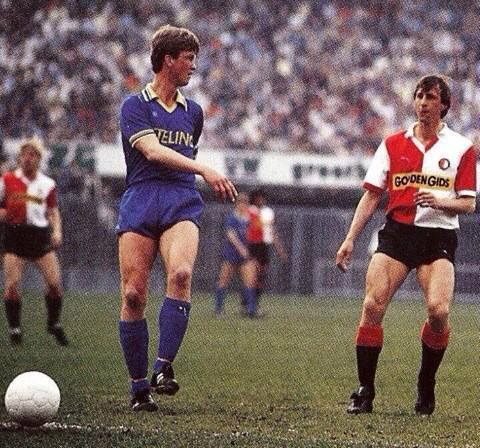 Johan Cruyff va Louis van Gaal: Chien tranh giua cac vi sao4