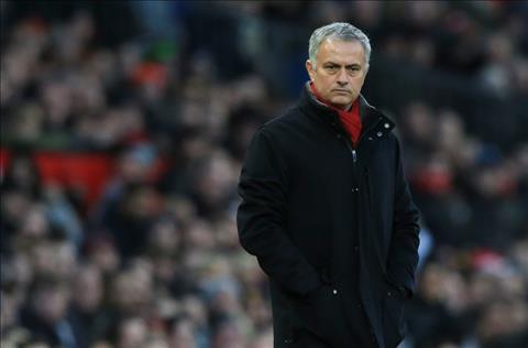 Tiết lộ lý do Mourinho đồng ý gia hạn với M.U