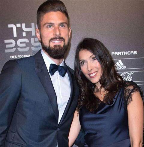 HLV Allardyce đá đểu tiền đạo Giroud 'sợ vợ'