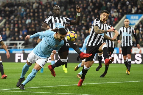 Pep: “Đối thủ của chúng tôi không muốn chơi bóng”