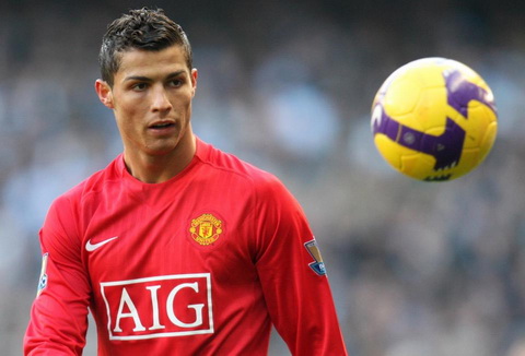 Cristiano Ronaldo thanh danh trong mau ao Man Utd.