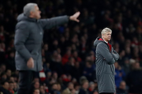 Arsene Wenger mỉa mai Man Utd không xứng với chiến thắng