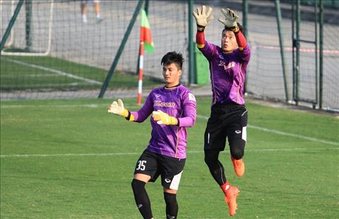 Thủ môn U23 Việt Nam luyện bài tập lạ hướng tới VCK U23 châu Á