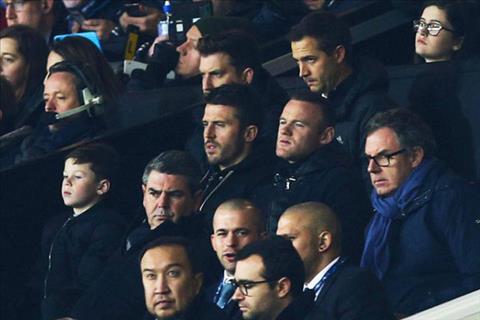 Tiền đạo Rooney đưa con trai trở lại Old Trafford cổ vũ MU