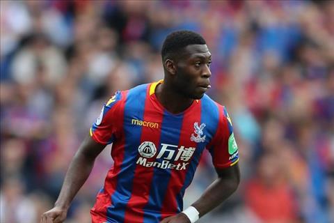 Palace tinh tra lai MU hau ve Timothy Fosu-Mensah hinh anh 2