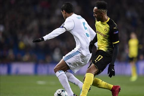 Real Madrid báo giá cho MU vụ trung vệ Varane