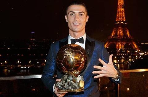 Ronaldo giành Quả bóng vàng 2017: Sánh ngang Messi? Ồ không…