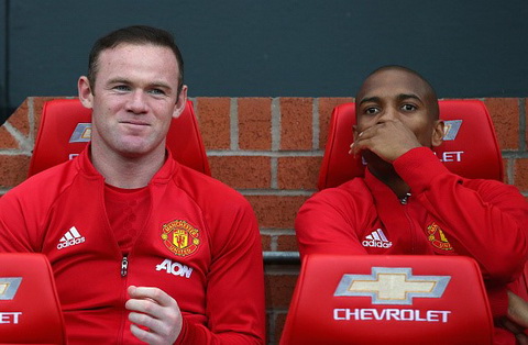 M.U CHÍNH THỨC chốt tương lai của Rooney và Young