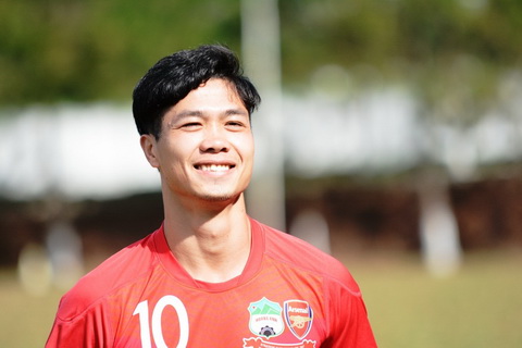 Cong Phuong da tu tin hon rat nhieu sau khi thong nong o V-League 2017 hinh anh
