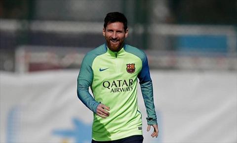 Hoa hau Sieu vong ba van xin Messi o lai Barcelona hinh anh