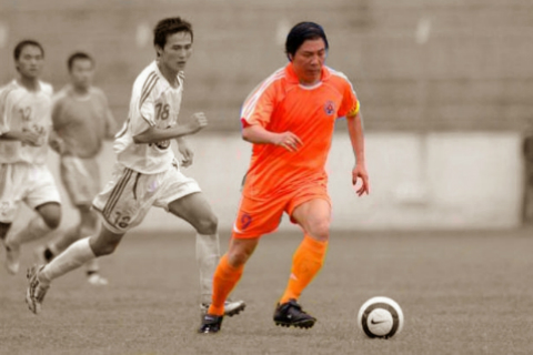Nguyễn Bá Thanh: Một nhành mai bóng đá
