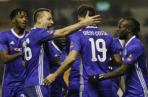Chelsea thangnho cong cua 2 chu luc Pedro va Diego Costa