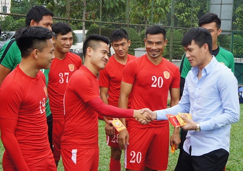 CLB TP HCM khai xuan, Cong Vinh li xi moi thanh vien 1 trieu dong hinh anh