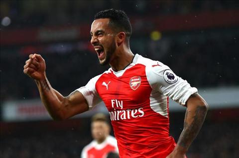 West Ham muon co tien dao Theo Walcott hinh anh