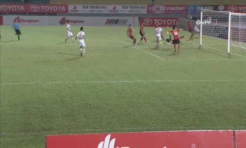 Tiền đạo Công Phượng ghi bàn mở tỷ số trận Long An vs HAGL