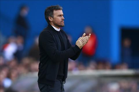 HLV Enrique vui mừng sau khi cho Atletico hít khói