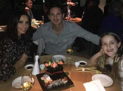 Huyền thoại Lampard mừng sinh nhật vợ sau khi giải nghệ