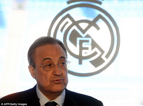 Florentino Perez thua nhan Real Madrid mua cau thu de ban ao dau.