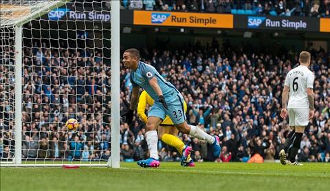 Gabriel Jesus hạnh phúc với cú đúp cho Man City