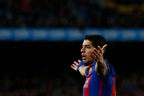 Suarez nói về chiếc thẻ đỏ: Trọng tài thật nực cười!