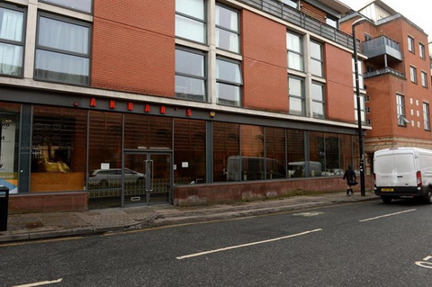 Tiền vệ Pogba bị tấn công vì từ chối ký tặng áo đấu