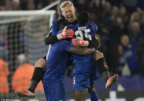 Gia đình Schmeichel từ M.U đến Leicester: Như cha, như con