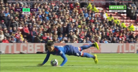 Pha xử lý lỗi siêu hài của trung vệ Smalling trận Boro vs MU